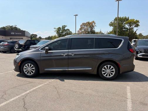 Granite Crystal Clearcoat Metallic 2019 Chrysler Pacifica Touring-L