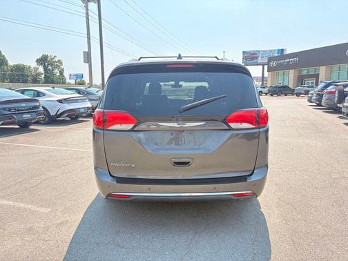 Granite Crystal Clearcoat Metallic 2019 Chrysler Pacifica Touring-L