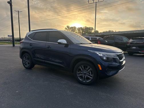 Dark Ocean Blue/White Roof 2023 Kia Seltos S