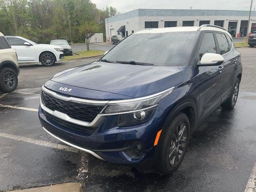 Dark Ocean Blue/White Roof 2023 Kia Seltos S