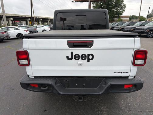 Bright White Clearcoat 2022 Jeep Gladiator Sport