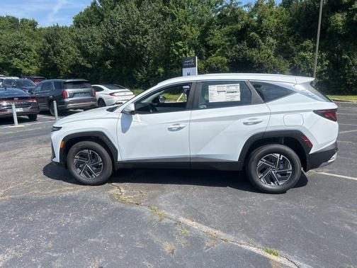 Creamy White Pearl 2026 Hyundai TUCSON Hybrid Blue SE