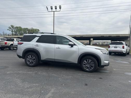 Brilliant Silver Metallic 2025 Nissan Pathfinder SV 4WD