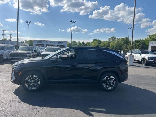 Phantom Black 2026 Hyundai TUCSON SEL Premium