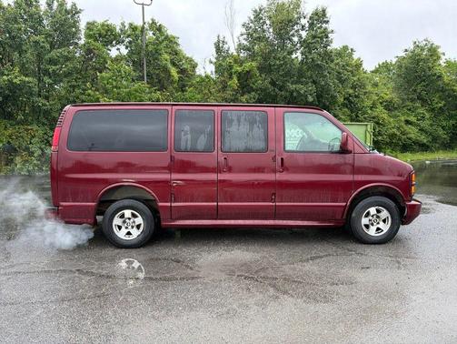Dark Carmine Red Metallic 2001 Chevrolet Express 1500 Base