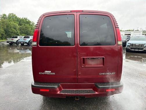 Dark Carmine Red Metallic 2001 Chevrolet Express 1500 Base