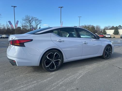 2024 Nissan Altima SR FWD