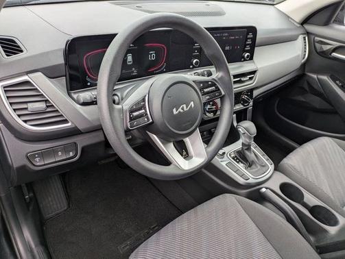 Black 2025 Kia Seltos LX