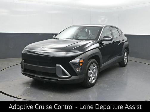 Abyss Black Pearl 2025 Hyundai KONA SE