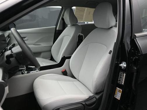 Abyss Black Pearl 2025 Hyundai KONA SE
