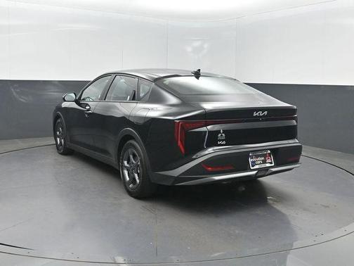 Aurora Black Pearl 2025 Kia K4
