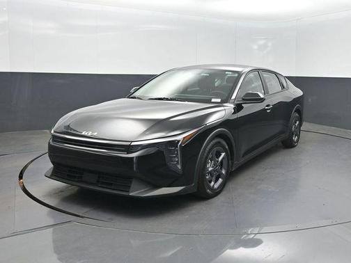 Aurora Black Pearl 2025 Kia K4