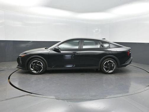 Aurora Black Pearl 2025 Kia K4 EX