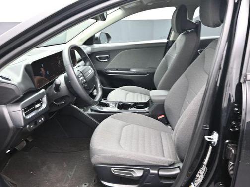 Aurora Black Pearl 2025 Kia K4 EX