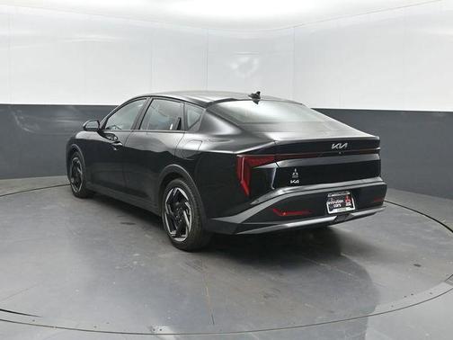 Aurora Black Pearl 2025 Kia K4 EX