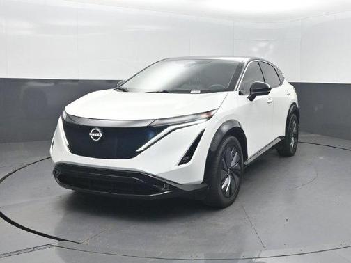 2 Tone White / Black Roof 2023 Nissan ARIYA EVOLVE+