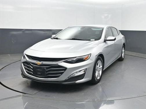 Silver Ice Metallic 2022 Chevrolet Malibu LT