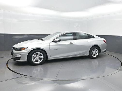 Silver Ice Metallic 2022 Chevrolet Malibu LT