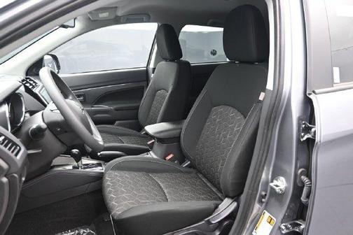 Mercury Gray Metallic 2027 Mitsubishi Outlander Sport 2.0 ES