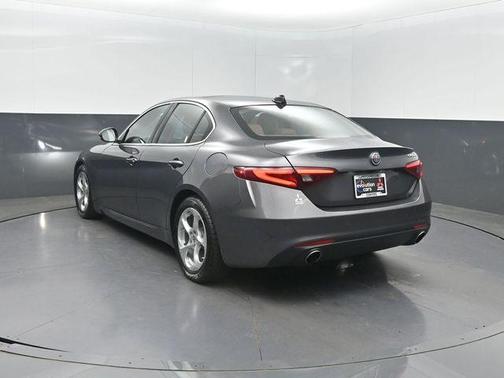 Vesuvio Gray Metallic 2019 Alfa Romeo Giulia Base