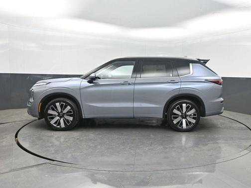 Moonstone Gray / Black Roof 2026 Mitsubishi Outlander SEL