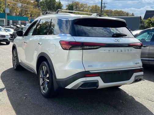 2022 INFINITI QX60 LUXE
