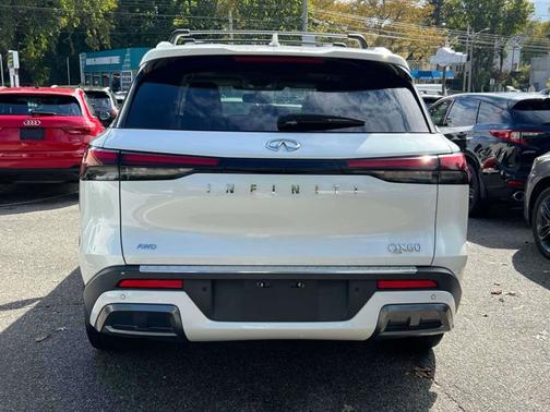 2022 INFINITI QX60 LUXE