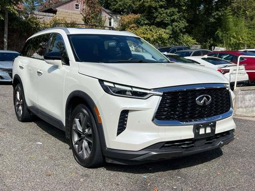 2022 INFINITI QX60 LUXE