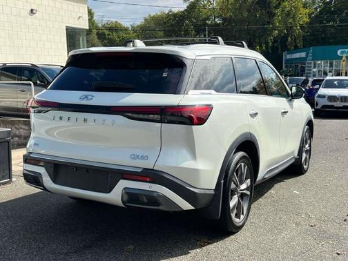 2022 INFINITI QX60 LUXE