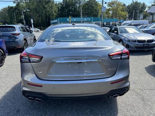 2022 Maserati Ghibli Modena Q4