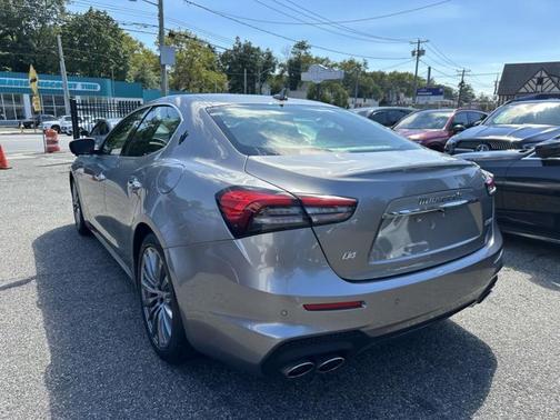2022 Maserati Ghibli Modena Q4