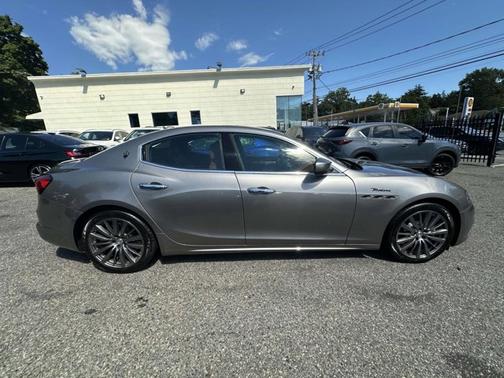 2022 Maserati Ghibli Modena Q4