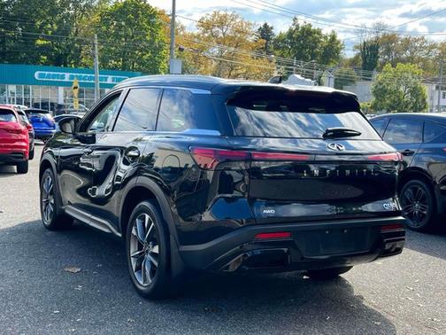 2023 INFINITI QX60 LUXE