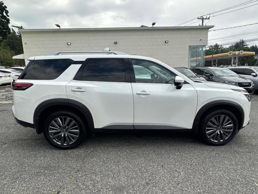 2023 Nissan Pathfinder SL