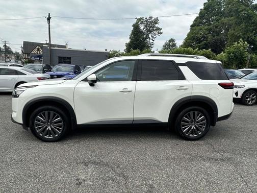 2023 Nissan Pathfinder SL