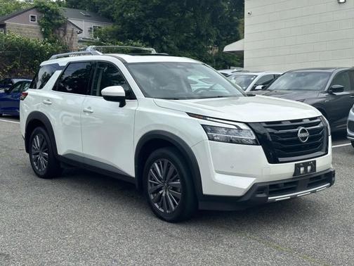 2023 Nissan Pathfinder SL