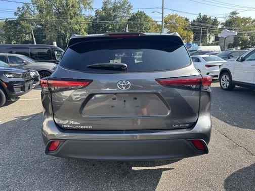 2023 Toyota Highlander LE