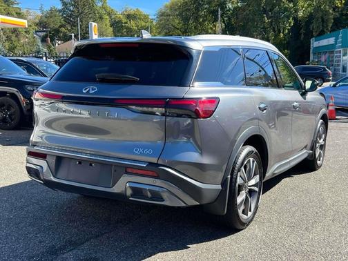 2022 INFINITI QX60 LUXE