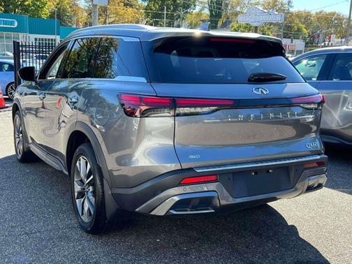 2022 INFINITI QX60 LUXE