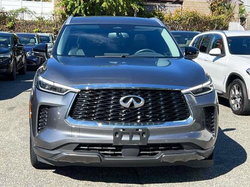 2022 INFINITI QX60 LUXE