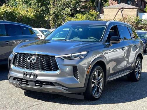 2022 INFINITI QX60 LUXE