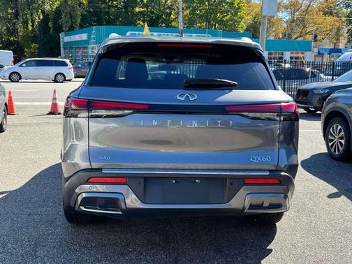 2022 INFINITI QX60 LUXE