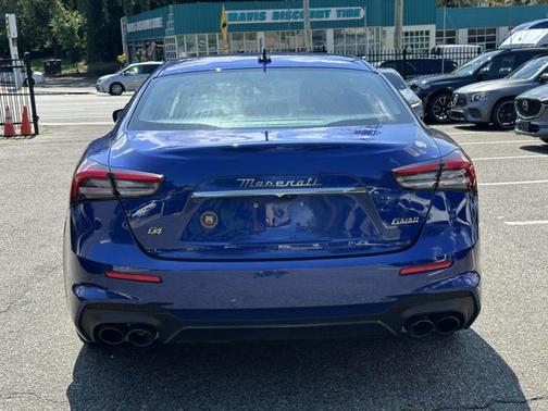 2022 Maserati Ghibli Modena Q4