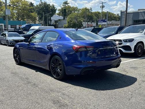 2022 Maserati Ghibli Modena Q4