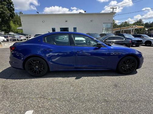 2022 Maserati Ghibli Modena Q4