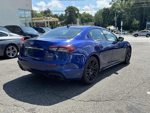 2022 Maserati Ghibli Modena Q4