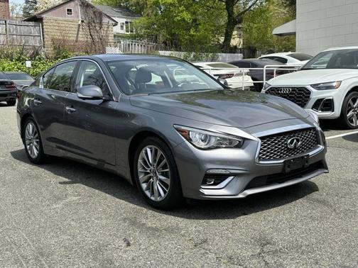 2022 INFINITI Q50 LUXE