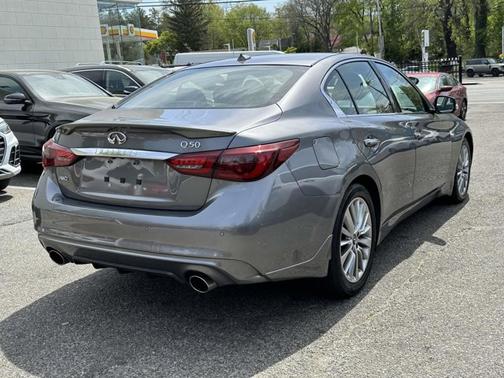 2022 INFINITI Q50 LUXE