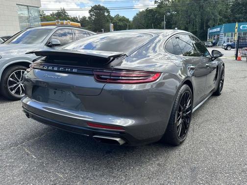 2018 Porsche Panamera 4