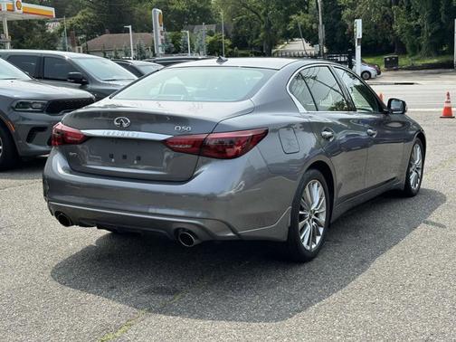 2022 INFINITI Q50 LUXE